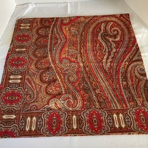 Pottery Barn pillow cover. 24x24”. In EUC.